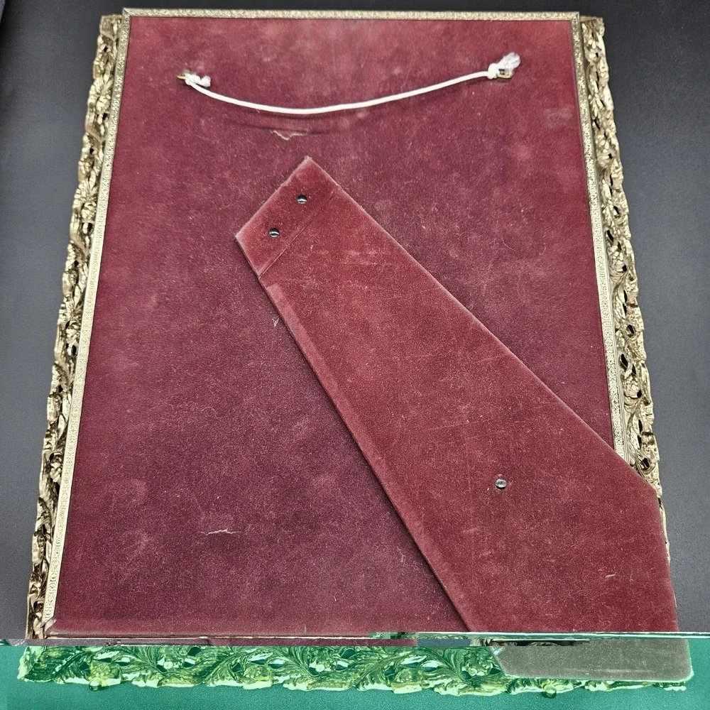 VTG Scrollwork Ornate Hollywood Distressed Gold Metal Photo Picture Frame 11x14